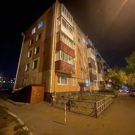 1-Комн. Квартира Целиком Интернациональная 32 С Гостиничным Сервисом Petropavlovsk Exterior foto
